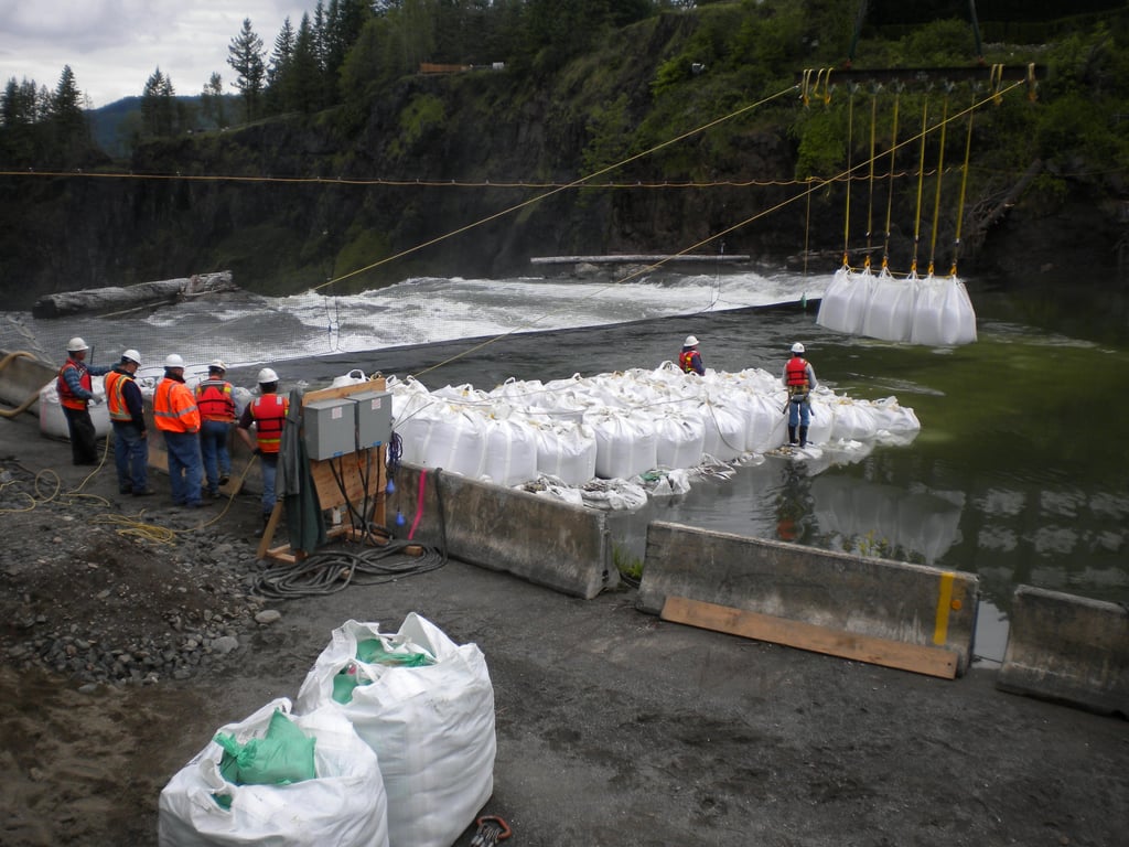 Engineers work to build a coffer dam using bulk bags. 